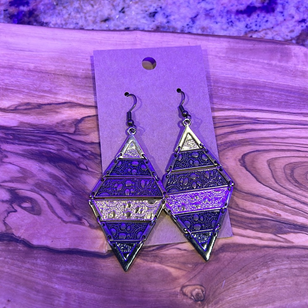 NEW Earrings, Different colors of color with a pressed design